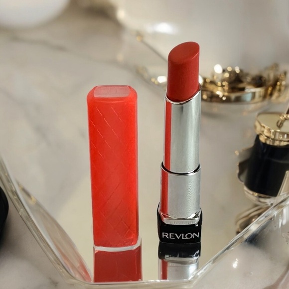 Lipstick REVLON Colorburst Lip Butter Lipstick Lip Color - Picture 4 of 12